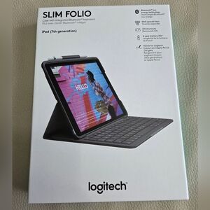 Like New - Logitech Slim Folio Keyboard Case For iPad 10.2" (9th/8th/7th Gen.)